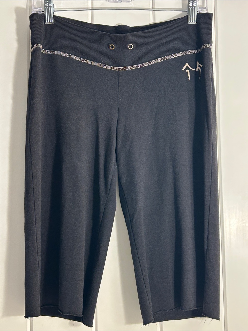 Green Apple Active Bamboo Lounge Capri Sweat Shorts Women's Size M Black Raw Hem